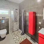 Nice Home In Portiragnes 펜션 *
