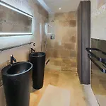 Nice Home In Portiragnes 포르티하뉴