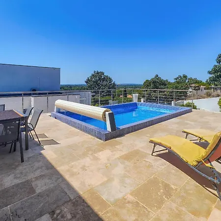 Nice Home In Portiragnes 펜션 *